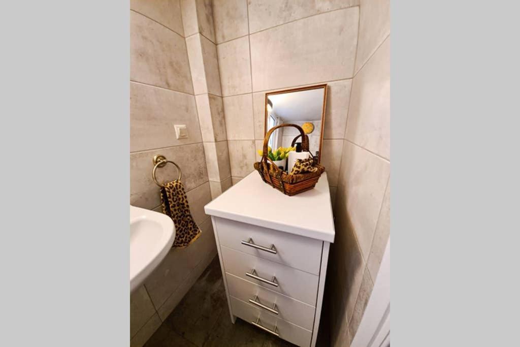 أثينا Modern Apt In The Heart Of Glyfada - Literally!! المظهر الخارجي الصورة