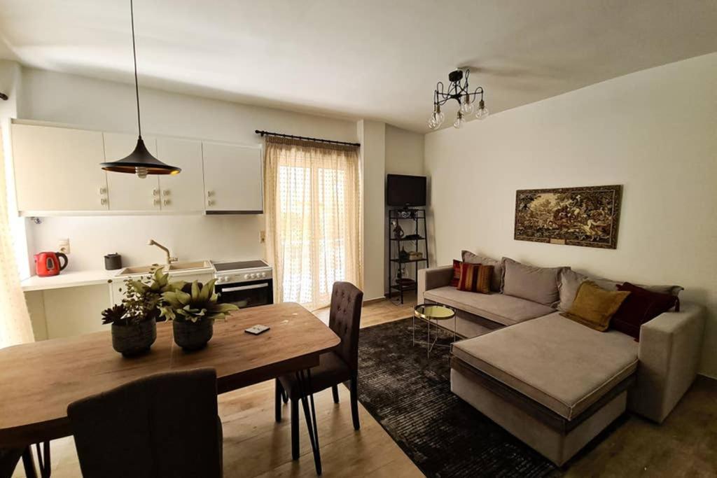 أثينا Modern Apt In The Heart Of Glyfada - Literally!! المظهر الخارجي الصورة