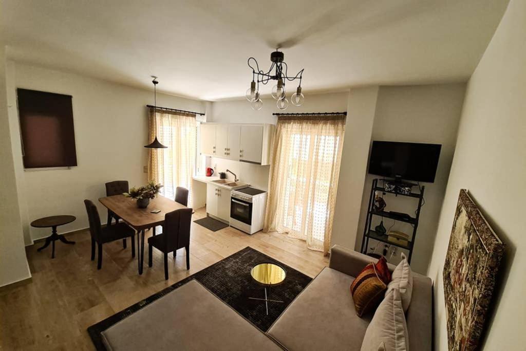 أثينا Modern Apt In The Heart Of Glyfada - Literally!! المظهر الخارجي الصورة