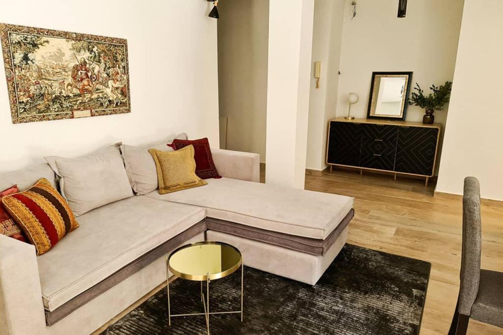 أثينا Modern Apt In The Heart Of Glyfada - Literally!! المظهر الخارجي الصورة