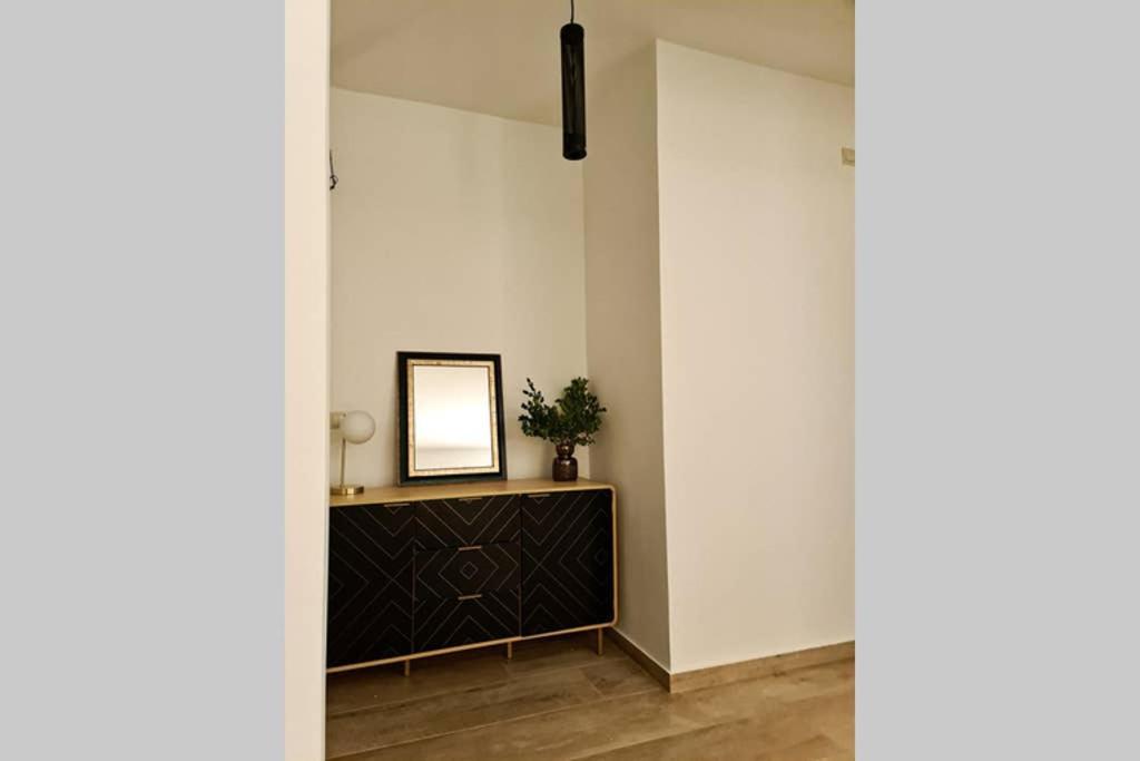 أثينا Modern Apt In The Heart Of Glyfada - Literally!! المظهر الخارجي الصورة